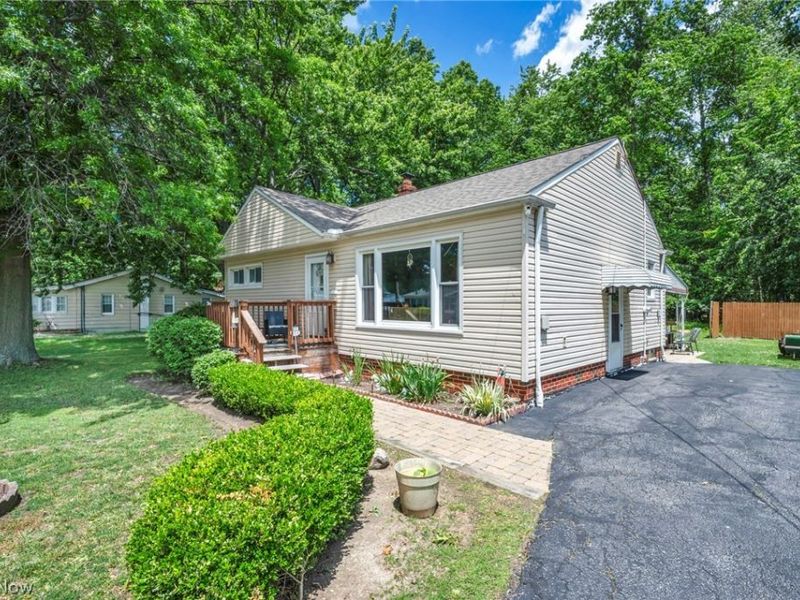 301 E 317th Street , Willowick, OH 44095 Photo 4