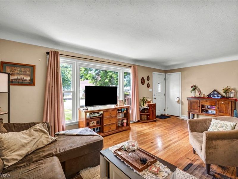 301 E 317th Street , Willowick, OH 44095 Photo 6