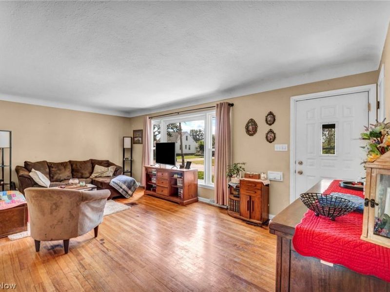 301 E 317th Street , Willowick, OH 44095 Photo 7