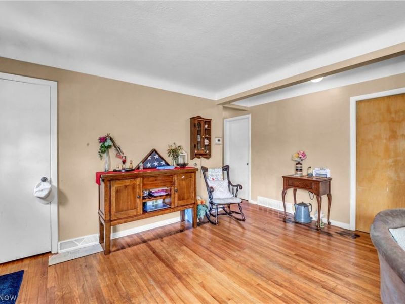 301 E 317th Street , Willowick, OH 44095 Photo 8