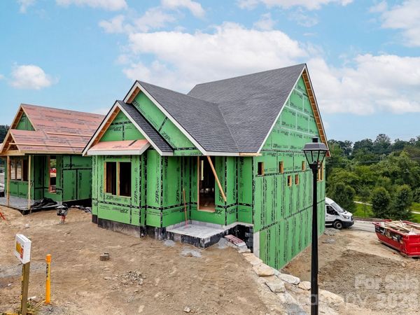 165 Martha Avenue , Hendersonville, NC 28792