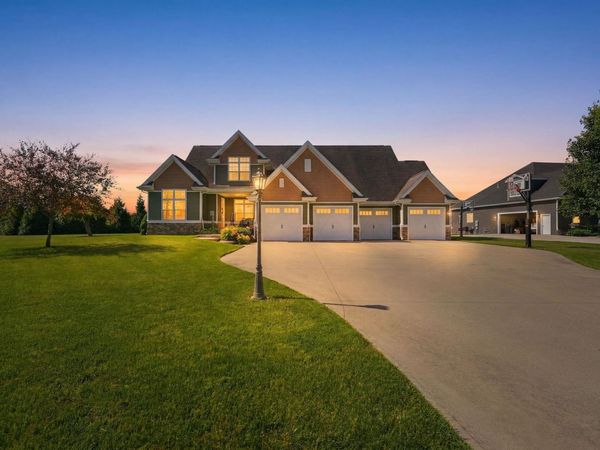 911 Hawthorn Drive, Warsaw, IN 46582