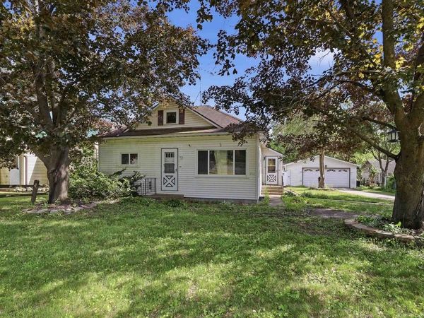 313 E NORTH LAKE STREET, Hancock, WI 54943
