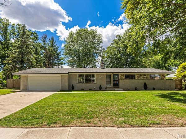 25801 Pine View Avenue, Warren, MI 48091