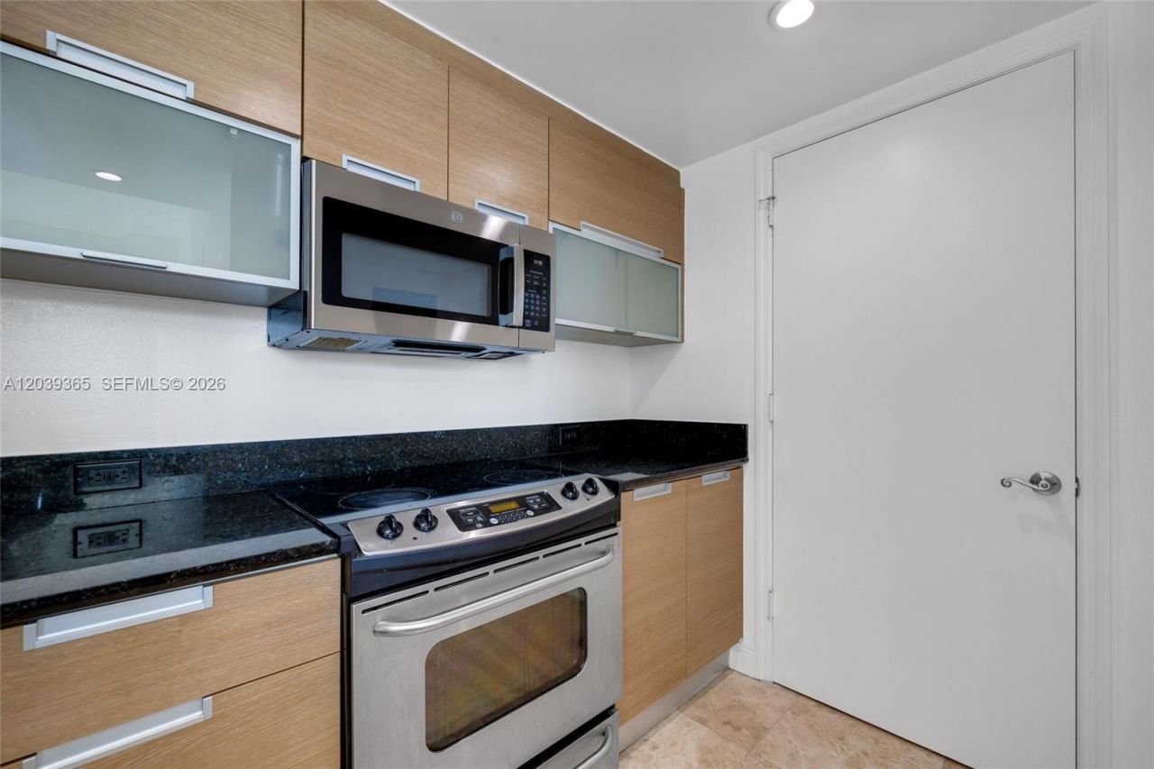 1881 79th St Cswy, Unit 2106-1, North Bay Village, FL 33141 Photo