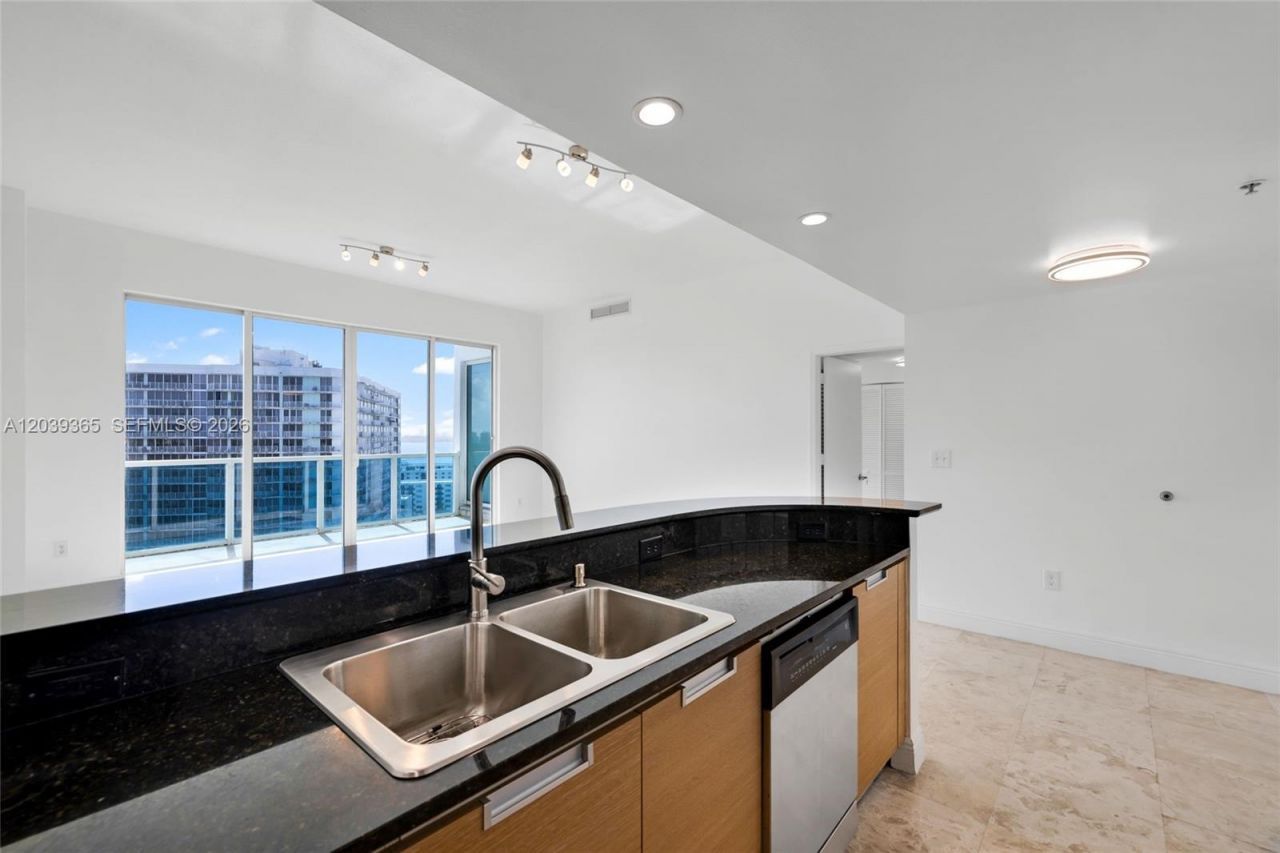 1881 79th St Cswy, Unit 2106-1, North Bay Village, FL 33141 Photo