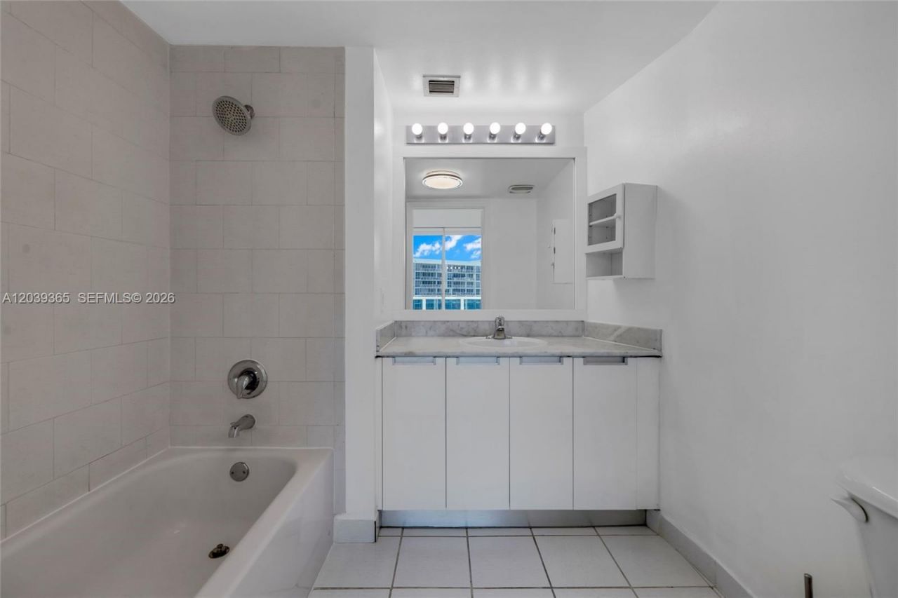 1881 79th St Cswy, Unit 2106-1, North Bay Village, FL 33141 Photo