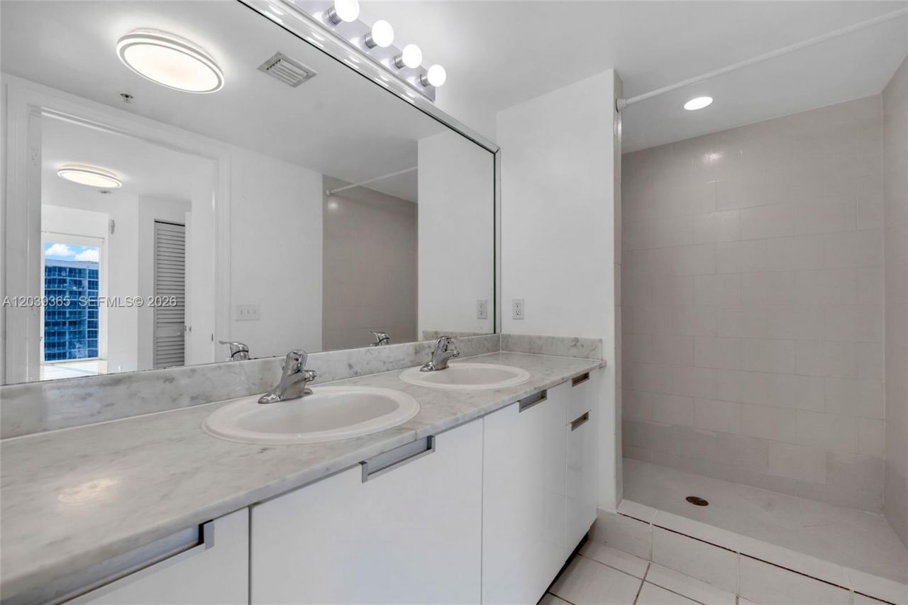 1881 79th St Cswy, Unit 2106-1, North Bay Village, FL 33141 Photo