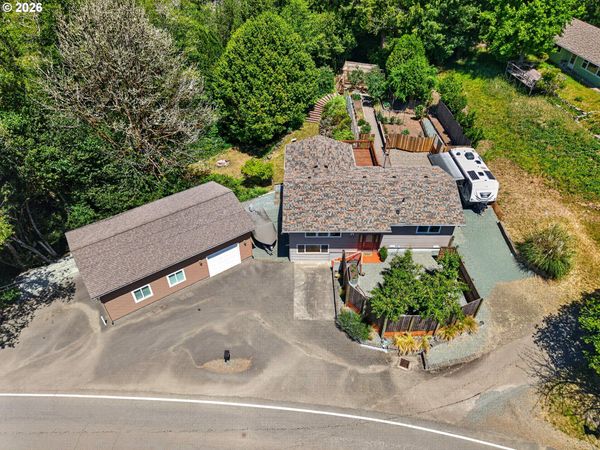 1700 SHELLEY RD, Coquille, OR 97423