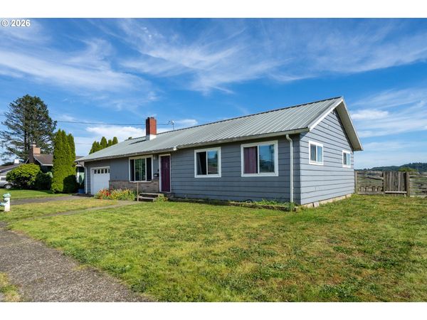 1207 9TH ST, Tillamook, OR 97141