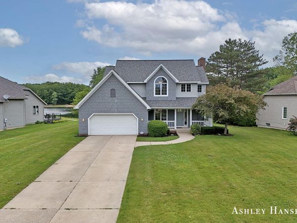 7260 Loma Linda Drive NE, Rockford, MI 49341