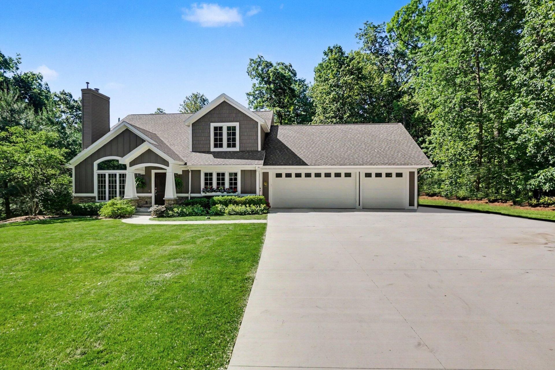 7000 Windcrest Street Se, Grand Rapids, MI 49546 Main Photo