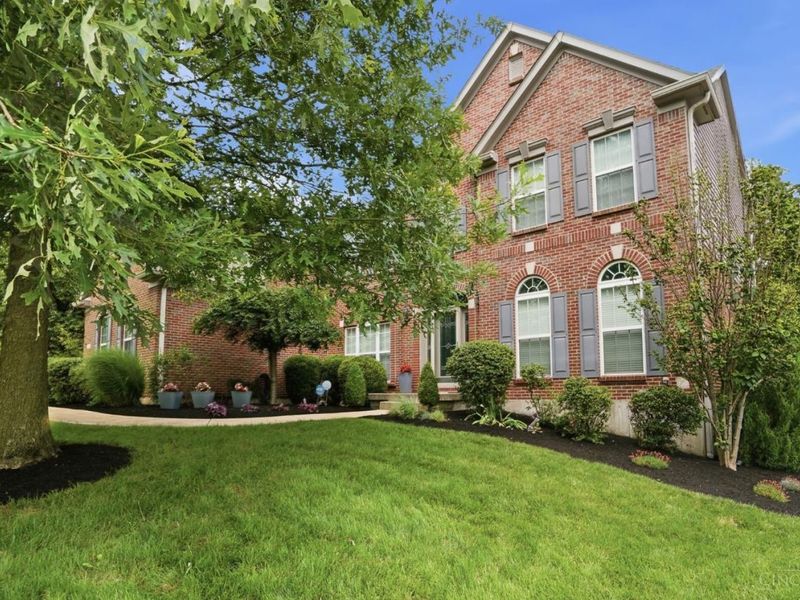 7484 Hunters Trail, West Chester, OH 45069 Photo 2