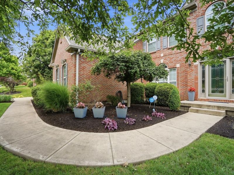 7484 Hunters Trail, West Chester, OH 45069 Photo 3