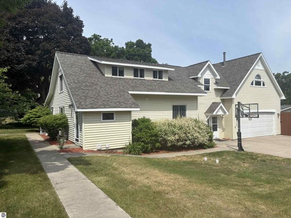 202 Seventeenth Street, Traverse City, MI 49684