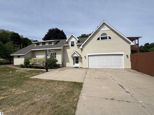 202 Seventeenth Street, Traverse City, MI 49684