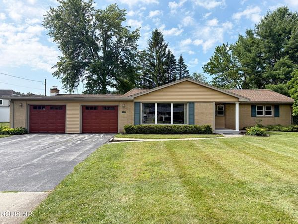 1445 Conneaut Avenue, Bowling Green, OH 43402