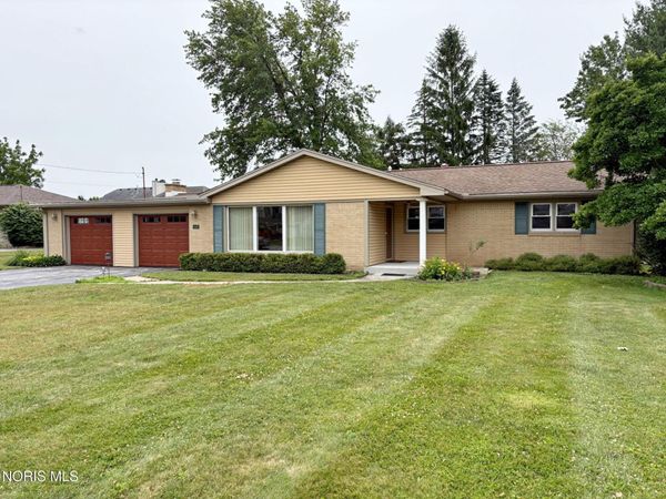 1445 Conneaut Avenue , Bowling Green, OH 43402