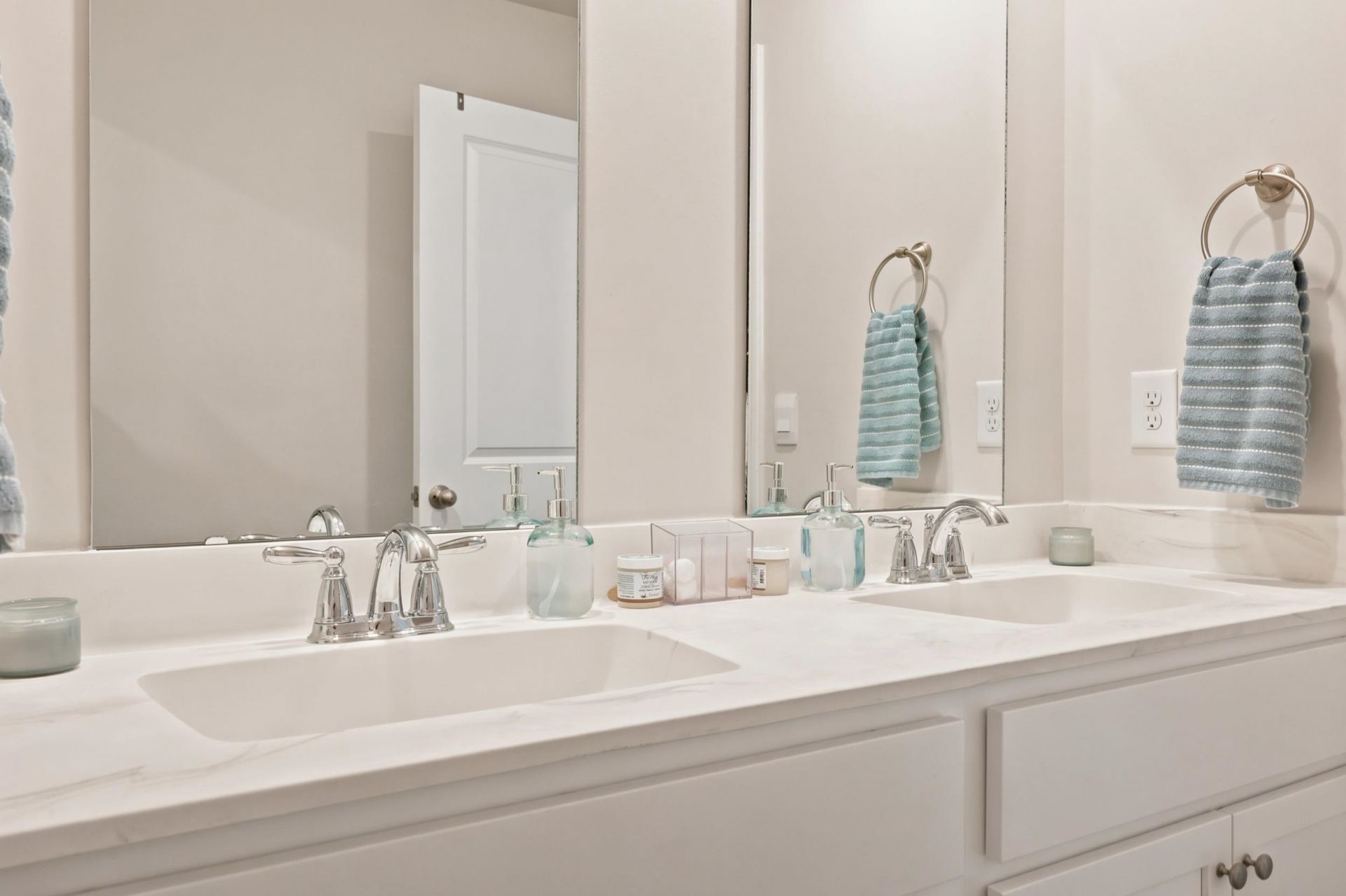 427 Samara Dr. Photo 17