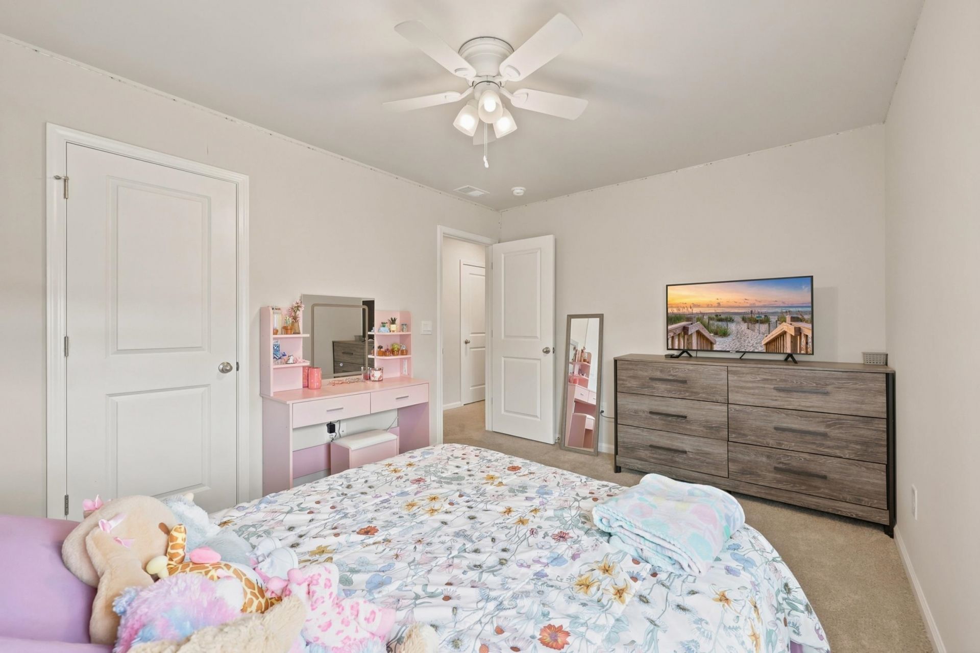 427 Samara Dr. Photo 24