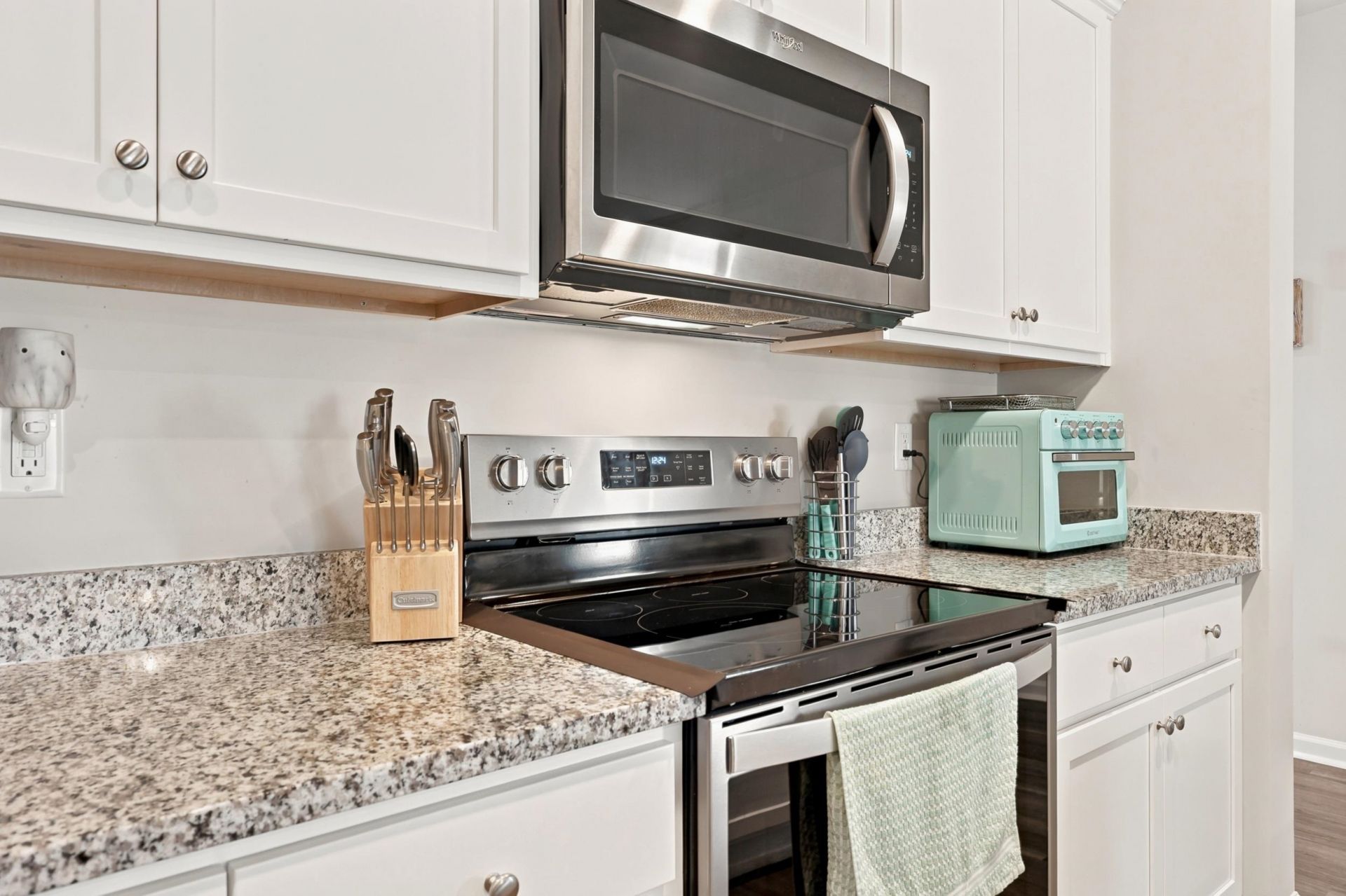 427 Samara Dr. Photo 27