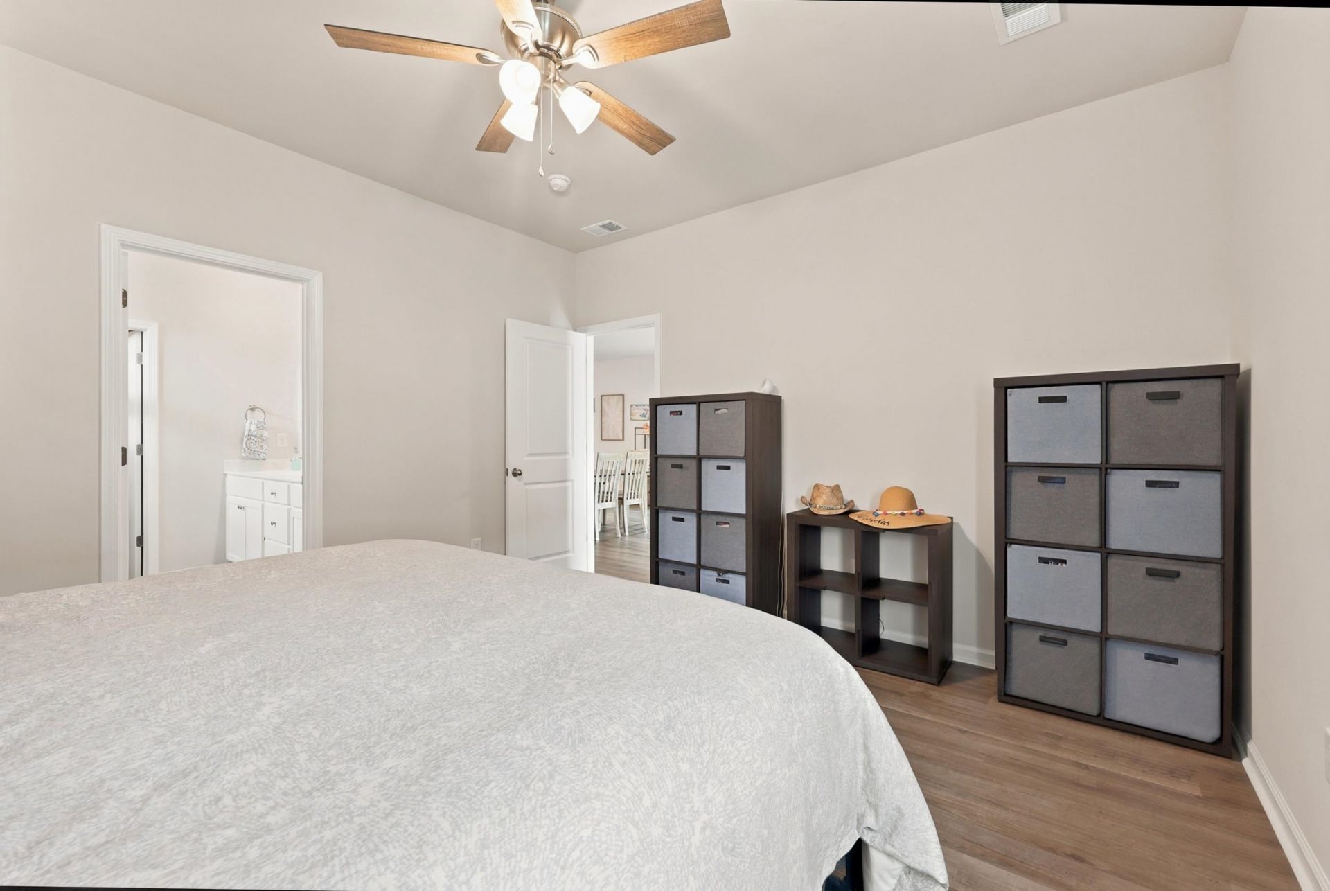 427 Samara Dr. Photo 35