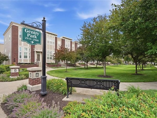 2911 Gentry Park Parkway, Kansas City, MO 64116