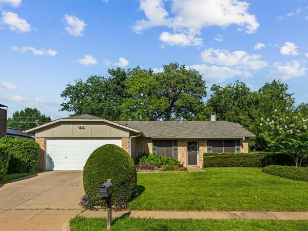 3108 Woodbridge Drive, Bedford, TX 76021