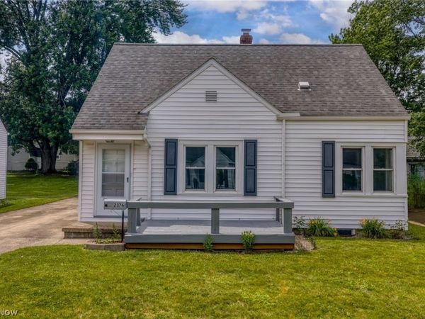 2376 Harding Road, Cuyahoga Falls, OH 44223