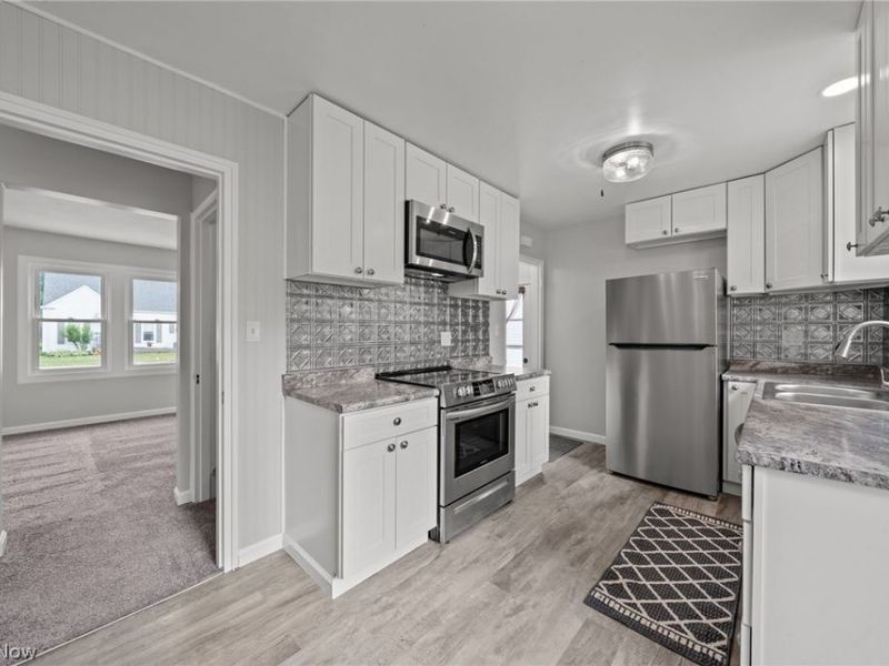 2376 Harding Road, Cuyahoga Falls, OH 44223 Photo 6