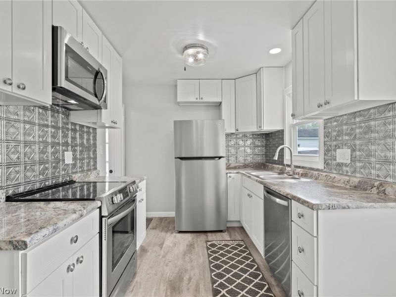 2376 Harding Road, Cuyahoga Falls, OH 44223 Photo 7