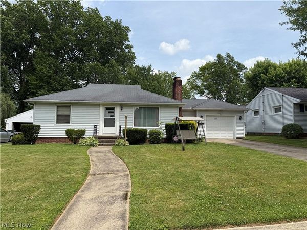 2360 Burton Avenue , Alliance, OH 44601