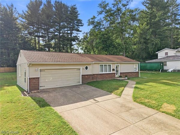937 Pineview Avenue SE, North Canton, OH 44720