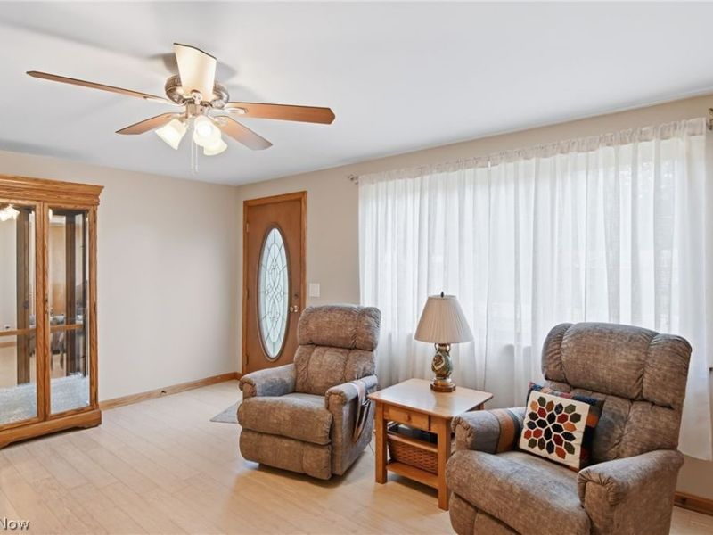 937 Pineview Avenue SE, North Canton, OH 44720 Photo 5