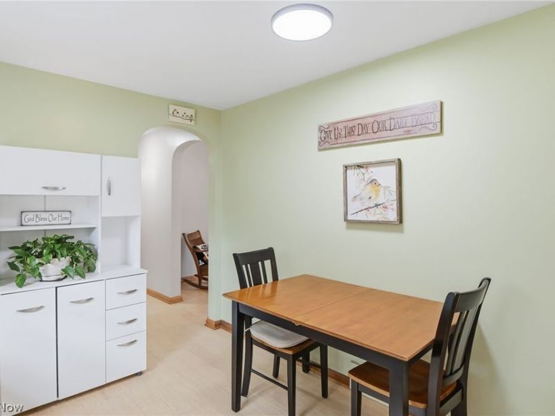 937 Pineview Avenue SE, North Canton, OH 44720 Photo 8
