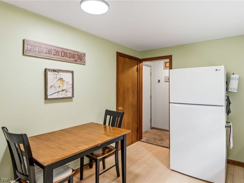 937 Pineview Avenue SE, North Canton, OH 44720 Photo 9