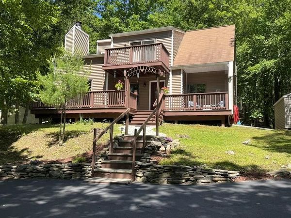 4271 WINCHESTER WAY, BUSHKILL, PA 18324