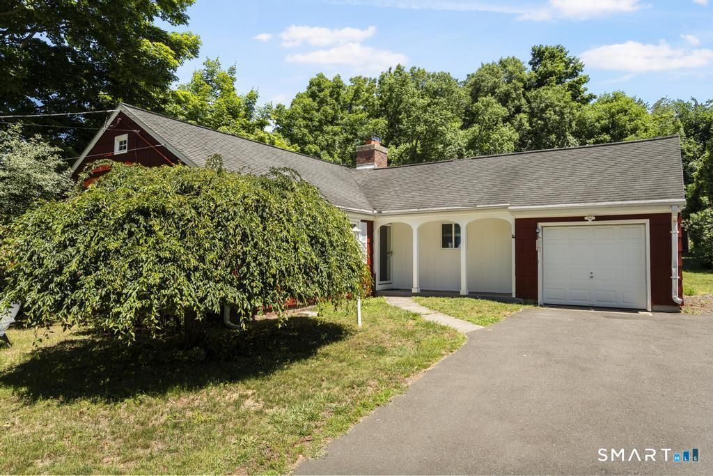 43 East Village, Shelton, CT 06484 Main Photo