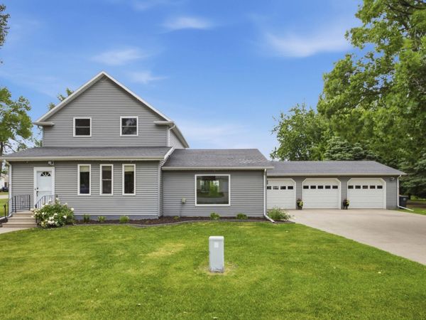 325 2nd Street S, Casselton, ND 58012