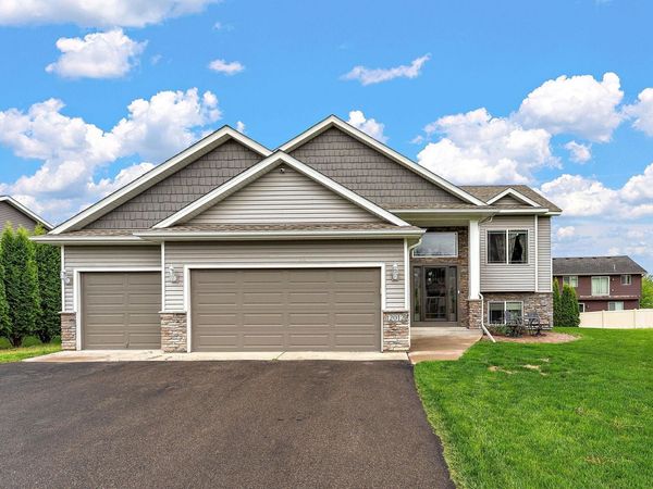 12012 Mayview Cove, Lindstrom, MN 55045