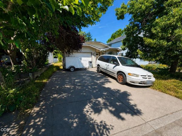 875 Jaquelyn Street, Ashland, OR 97520