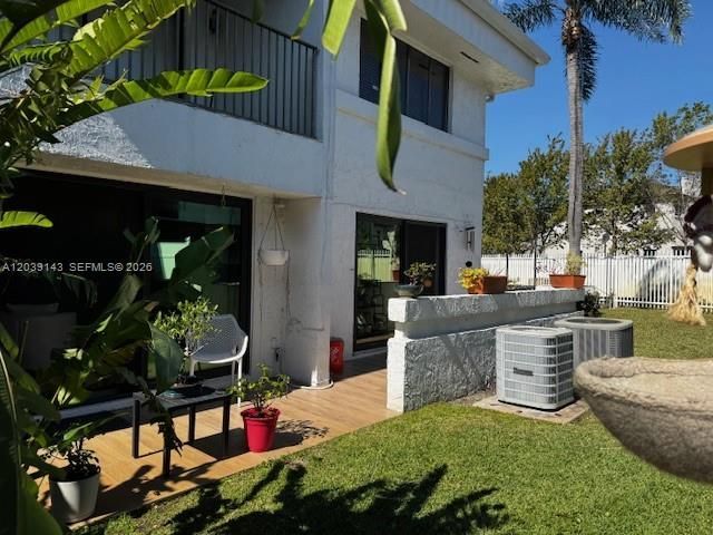 21300 San Simeon Way , Unit 01, Miami, FL 33179 Photo