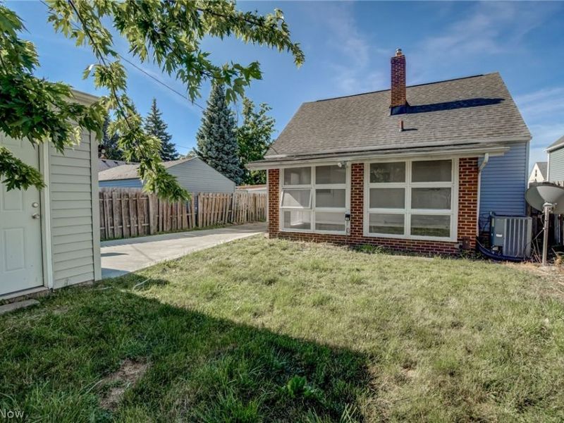 5410 Renwood Drive, Parma, OH 44129 Photo 9