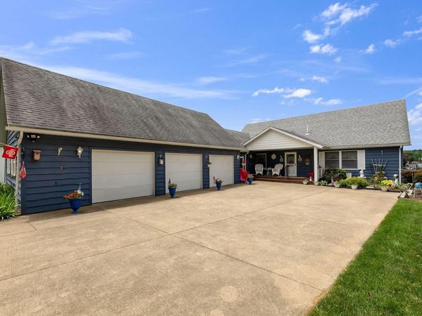 3807 Apple Valley Drive , Howard, OH 43028