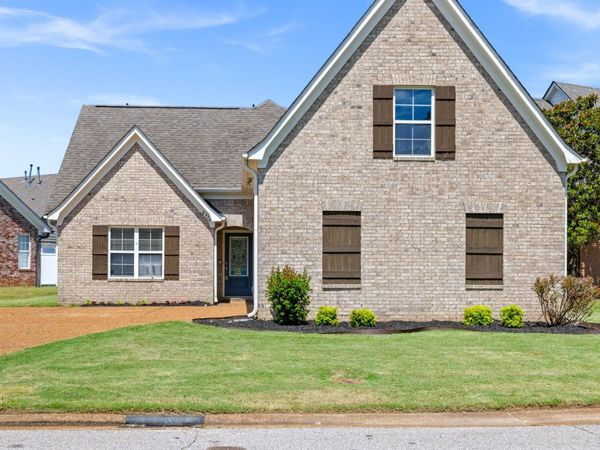 8924 VILLAGE LAKE LN, Bartlett, TN 38002