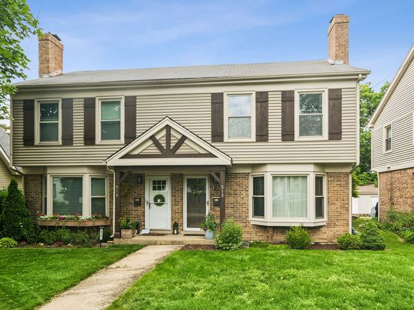 512 E Russell Street , Barrington, IL 60010