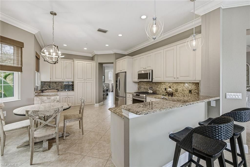 9270 Campanile Cir, Unit 204, Naples, FL 34114 Photo