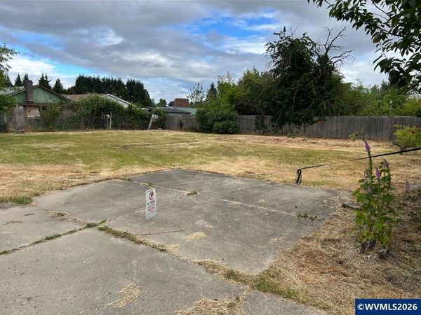 2045 Hollywood Dr NE, Salem, OR 97305