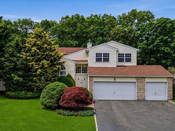 16 English Ivy Lane , Lake Grove, NY 11755