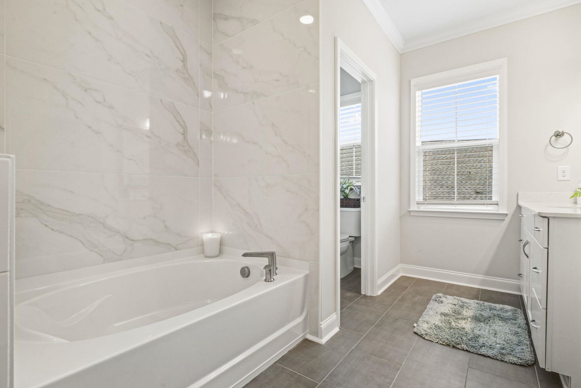 215 Delano Way Photo 23